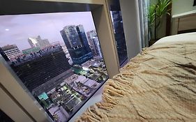 Luxestaysmnl Coastal Chic Netflx 380Mbps Pool Bgc