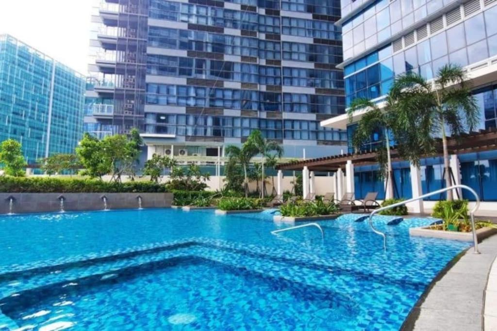 Luxestaysmnl Coastal Chic Netflx 380Mbps Pool Bgc Manila Exterior photo