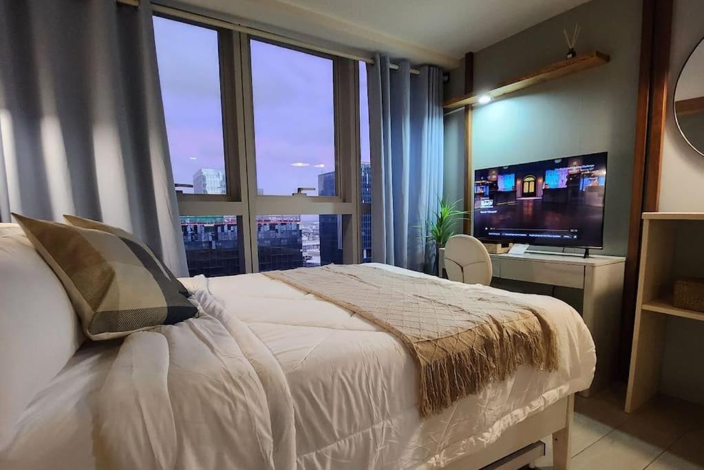 Luxestaysmnl Coastal Chic Netflx 380Mbps Pool Bgc Manila Exterior photo