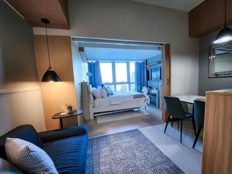Luxestaysmnl Coastal Chic Netflx 380Mbps Pool Bgc Manila Exterior photo